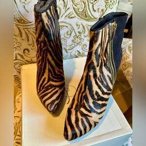 Never worn Rachel Roy women’s booties!